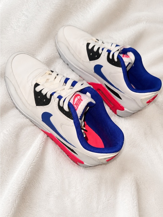 Nike Shoes - Nike Air Max 90